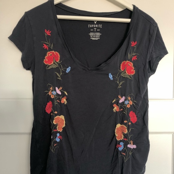 American Eagle floral T-shirt - Picture 1 of 4